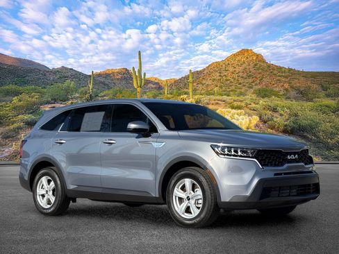 Certified 2023 Kia Sorento LX FWD image 2