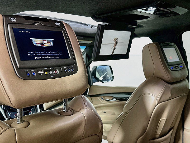 Used 2019 Cadillac Escalade Platinum w/ Escalade Sport Edition AWD/4WD image 25
