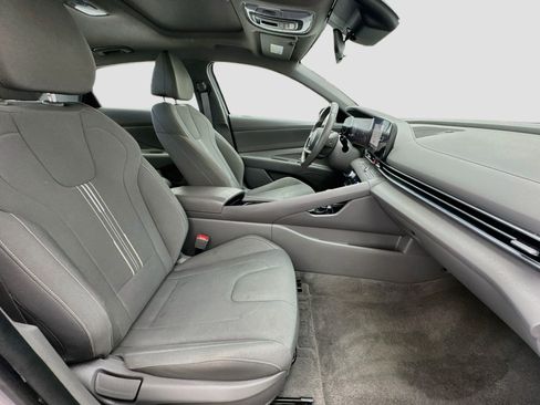 Used 2025 Hyundai Elantra SEL FWD image 20