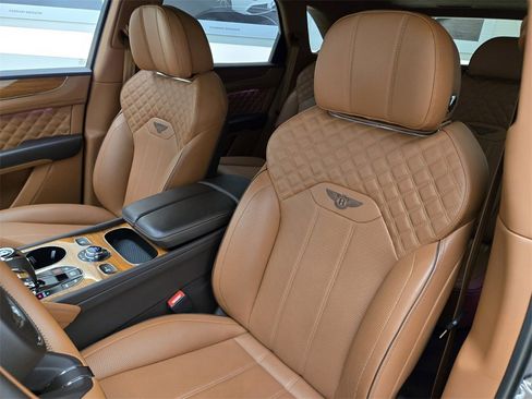 Certified 2022 Bentley Bentayga V8 image 32