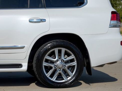 Used 2013 Lexus LX 570 4WD w/ Luxury Pkg w/Pre-crash image 35