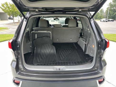 Used 2018 Toyota Highlander Limited FWD image 34