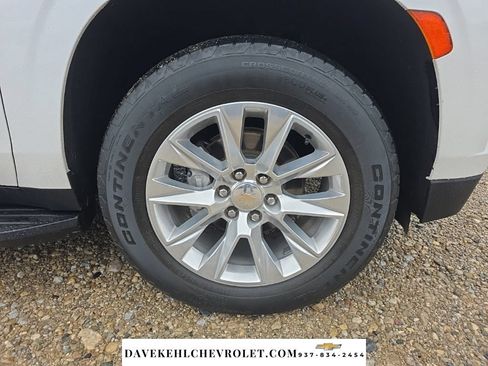 Used 2024 Chevrolet Suburban Premier AWD/4WD image 45