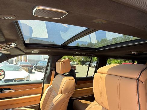 Used 2024 Jeep Grand Wagoneer L Series III w/ Rear Seat Video Group 1 image 18