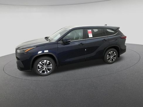 New 2026 Toyota Highlander XLE AWD/4WD image 2