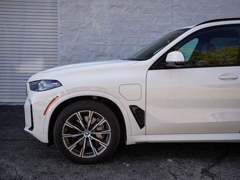 Used 2025 BMW X5 xDrive50e w/ M Sport Package image 11