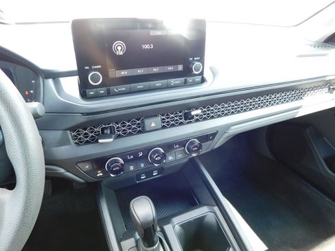 Used 2025 Honda Accord SE image 31