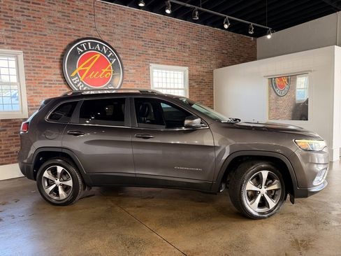 Used 2019 Jeep Cherokee Limited image 5