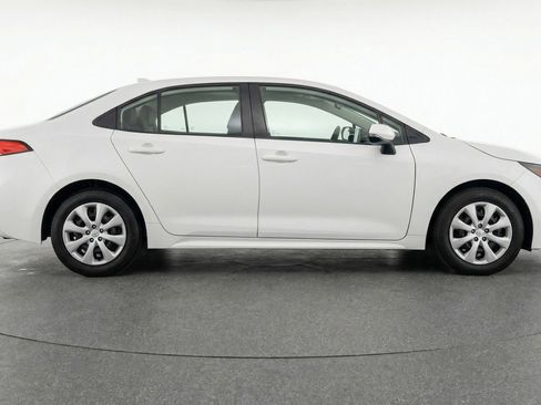 Used 2025 Toyota Corolla LE image 11