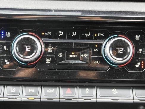 Used 2025 GMC Sierra 2500 AT4 image 25