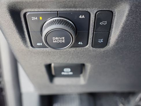 Certified 2025 Ford Expedition Max Platinum image 28