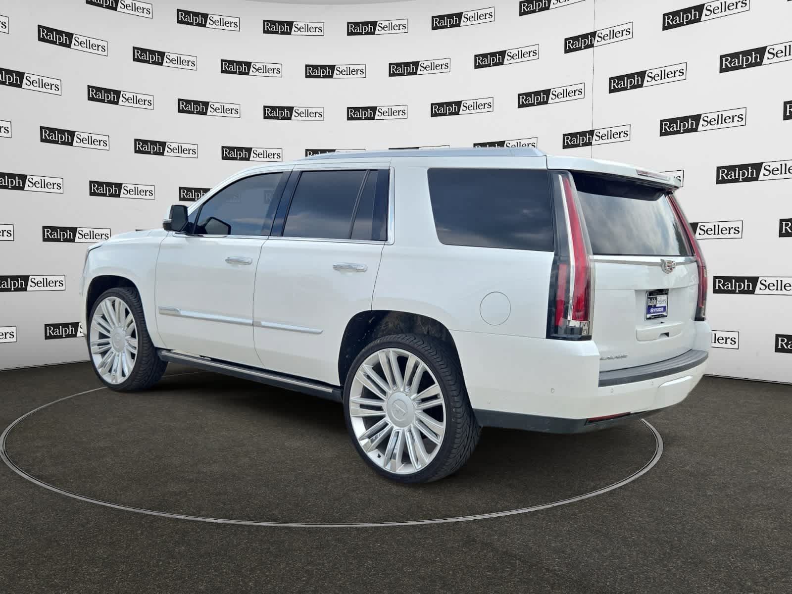 Used 2018 Cadillac Escalade Platinum RWD image 4