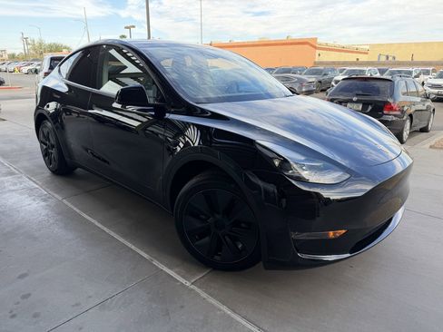 Used 2024 Tesla Model Y 2WD image 6