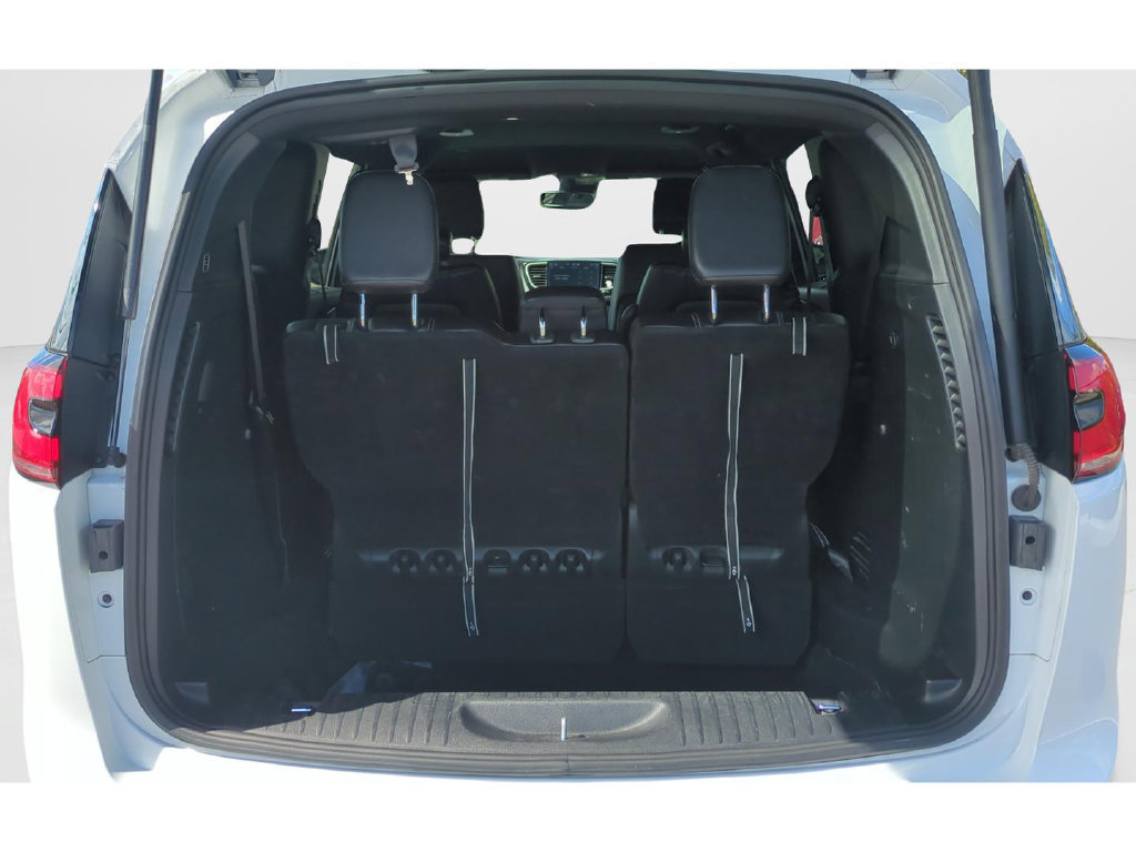 Used 2025 Chrysler Pacifica Select FWD image 26