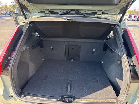 Used 2025 Volvo XC40 B5 Plus AWD/4WD image 36