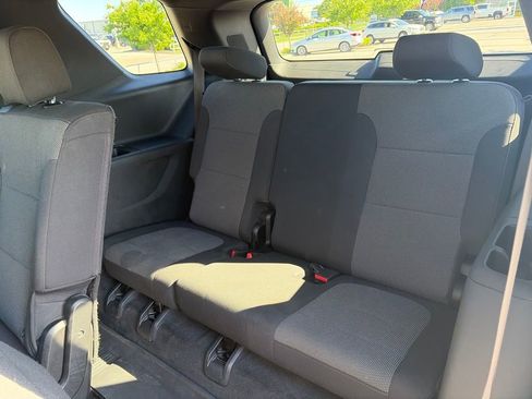 Used 2022 Chevrolet Traverse LT FWD image 40