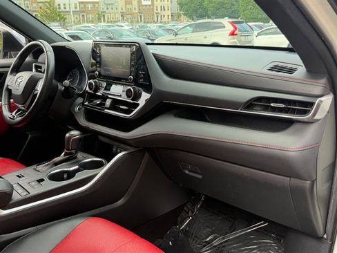 Used 2021 Toyota Highlander XSE FWD image 14
