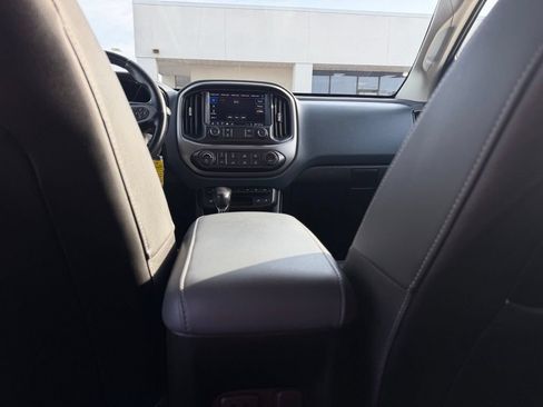 Used 2022 Chevrolet Colorado Z71 w/ Safety Package AWD/4WD image 23