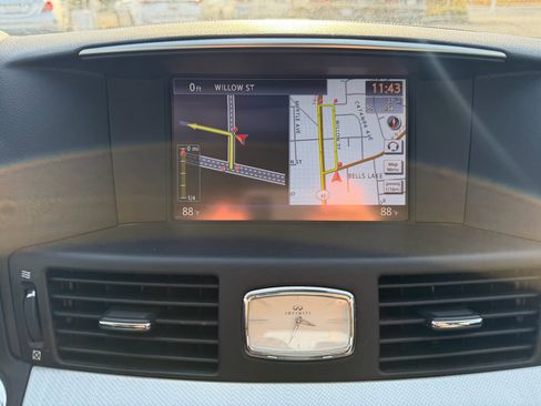 Used 2016 INFINITI Q70 3.7 image 18