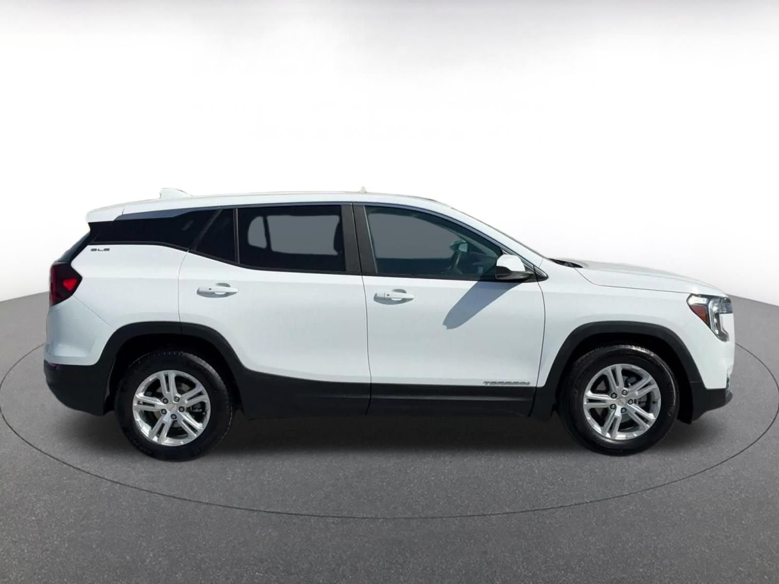 Used 2024 GMC Terrain SLE FWD image 15