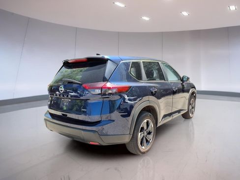 Used 2025 Nissan Rogue SV AWD/4WD image 4