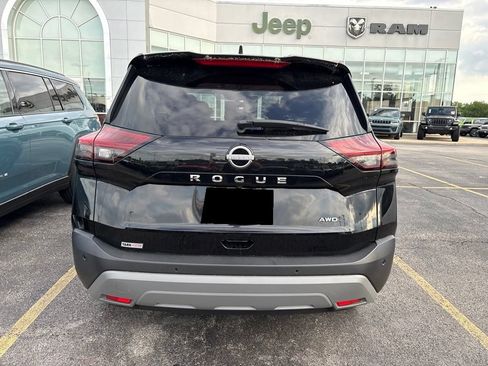 Used 2023 Nissan Rogue S AWD/4WD image 5