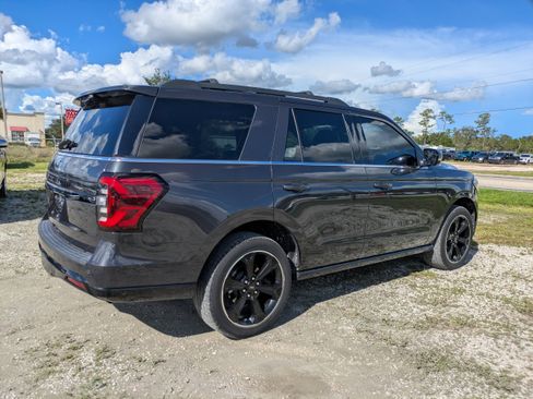 Used 2022 Ford Expedition Limited image 4