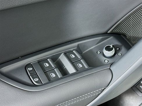 Used 2023 Audi SQ5 Premium Plus image 17