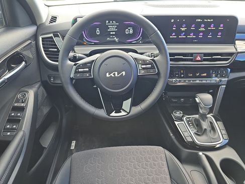 New 2026 Kia Seltos S FWD image 12