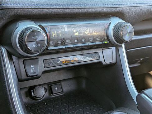 Used 2022 Toyota RAV4 SE image 14