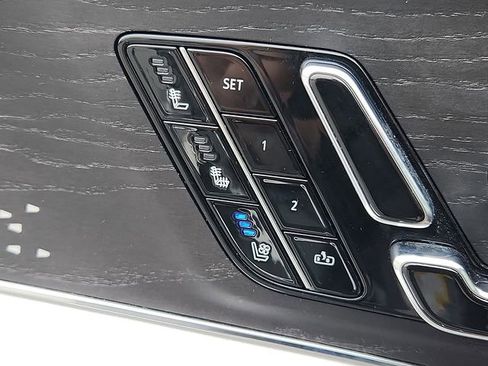 Used 2023 Cadillac Lyriq 2WD image 25