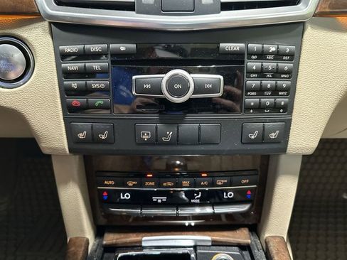 Used 2011 Mercedes-Benz E 550 Sedan image 21