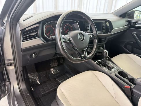 Used 2021 Volkswagen Jetta R-Line w/ R-Line Cold Weather Package image 4