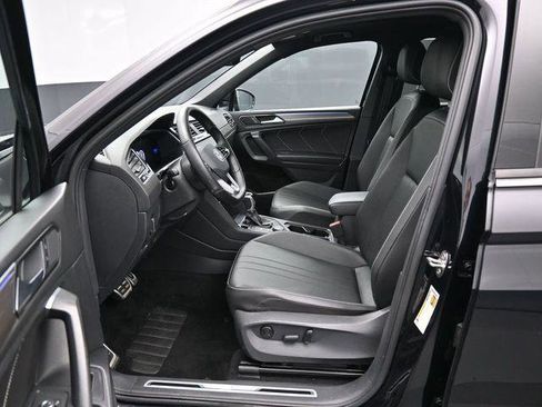 Used 2022 Volkswagen Tiguan SE R-Line image 9