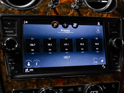 Used 2019 Bentley Bentayga AWD/4WD image 32