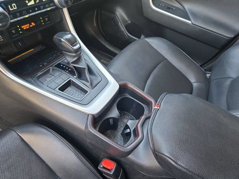 Used 2020 Toyota RAV4 Limited FWD image 14
