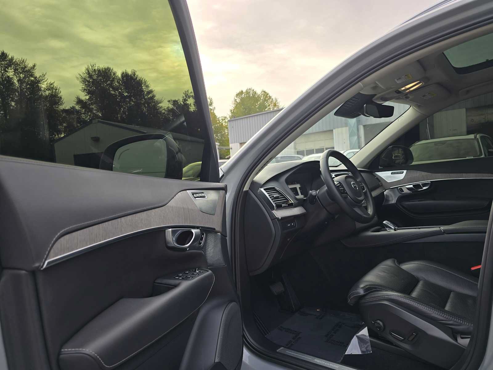 Certified 2024 Volvo XC90 T8 Ultimate w/ Protection Package Premier AWD/4WD image 22