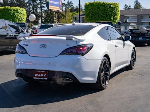 Used 2016 Hyundai Genesis Coupe 3.8 RWD image 7