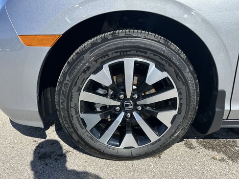 Certified 2025 Honda Odyssey EX-L image 7