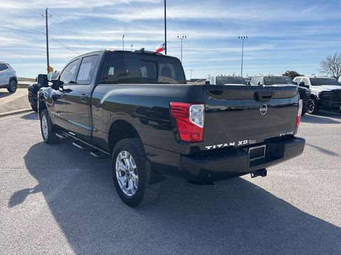 Used 2023 Nissan Titan SV w/ SV Convenience Package image 3