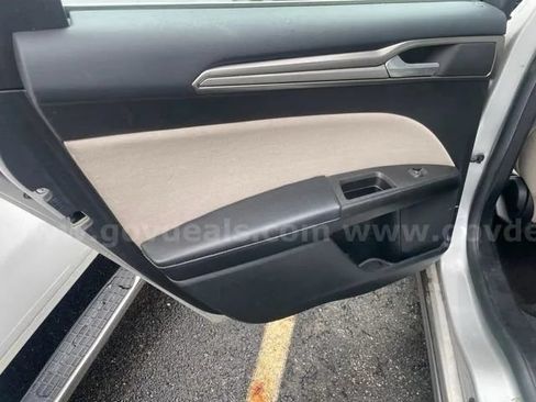 Used 2017 Ford Fusion S FWD image 19