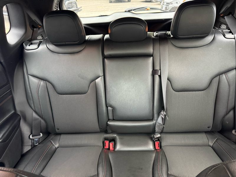 Used 2025 Jeep Compass Trailhawk AWD/4WD image 40