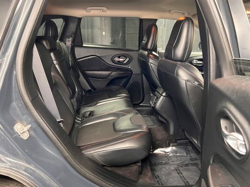 Used 2016 Jeep Cherokee Trailhawk w/ Cold Weather Group image 25