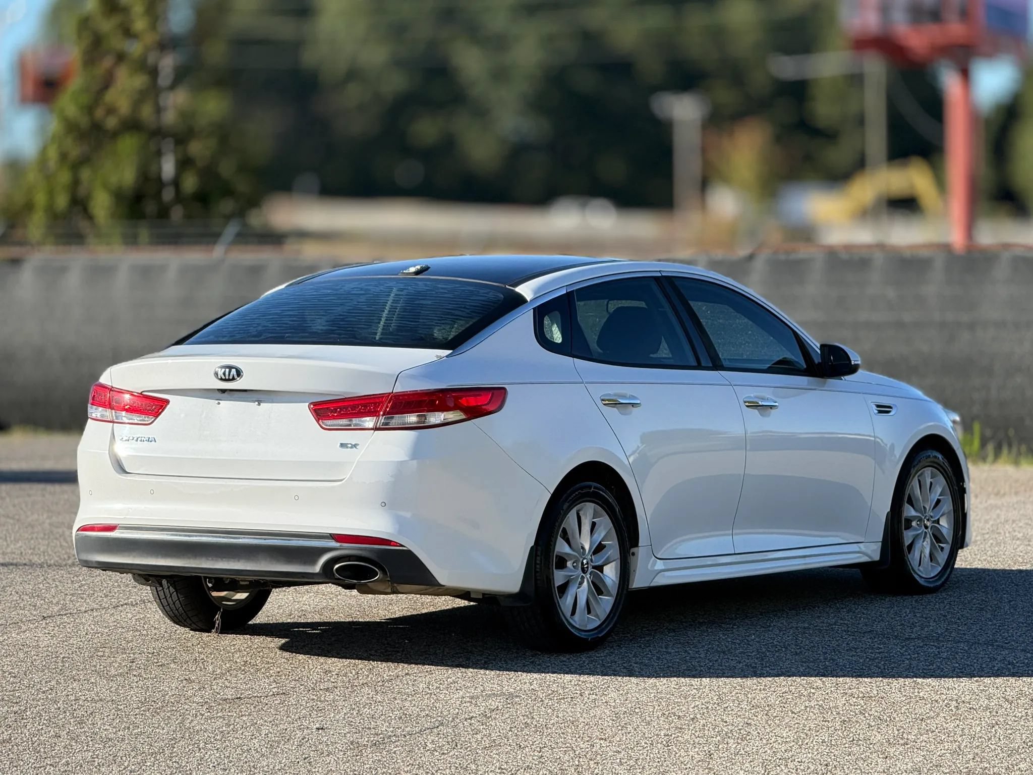 Used 2016 Kia Optima EX w/ Option Group 040 FWD image 9