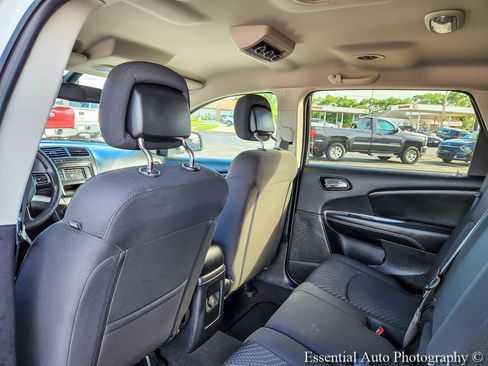 Used 2018 Dodge Journey SXT w/ Blacktop Package FWD image 12