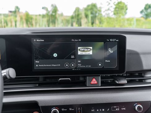 Used 2025 Kia Carnival EX FWD image 32