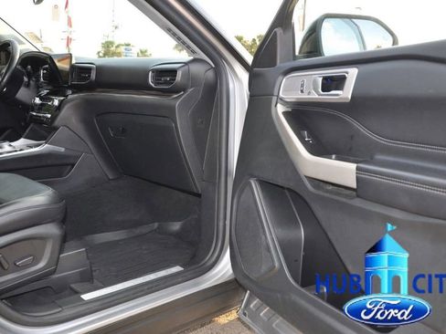 Used 2022 Ford Explorer Limited image 17