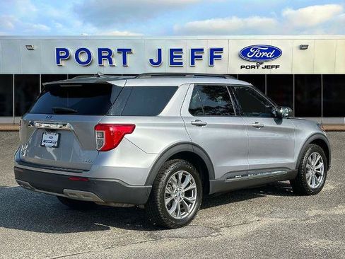 Certified 2022 Ford Explorer XLT w/ Equipment Group 202A AWD/4WD image 5