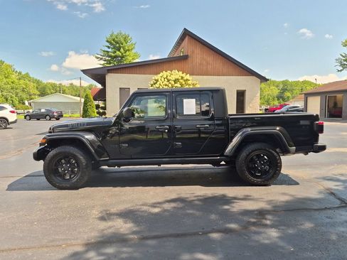 Used 2024 Jeep Gladiator Sport AWD/4WD image 8