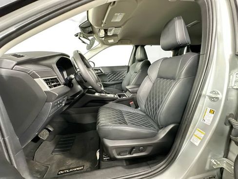 Used 2023 Mitsubishi Outlander SEL AWD/4WD image 18